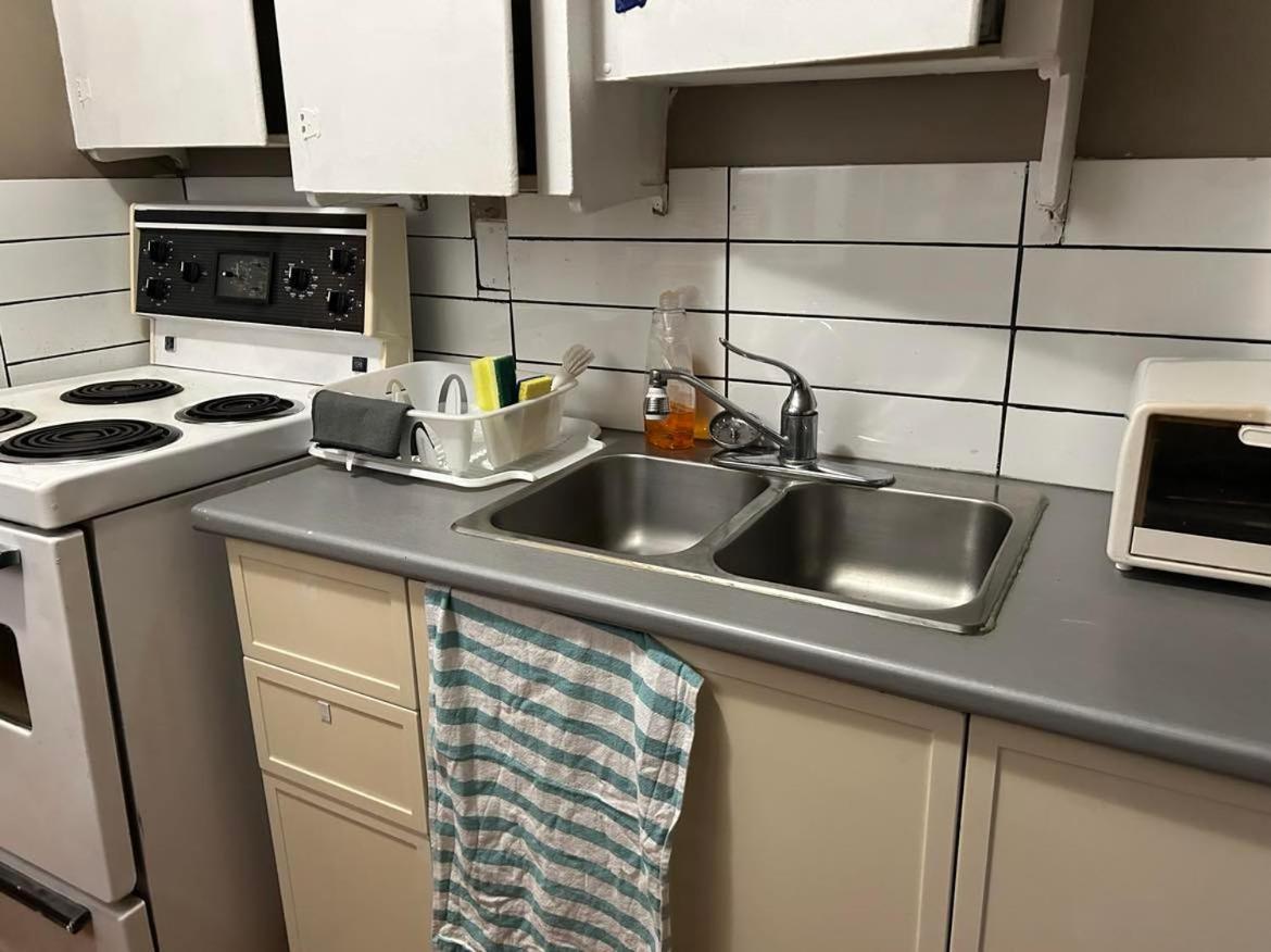 Maryland Homestay In Winnpeg Downtown Winnipeg Room photo