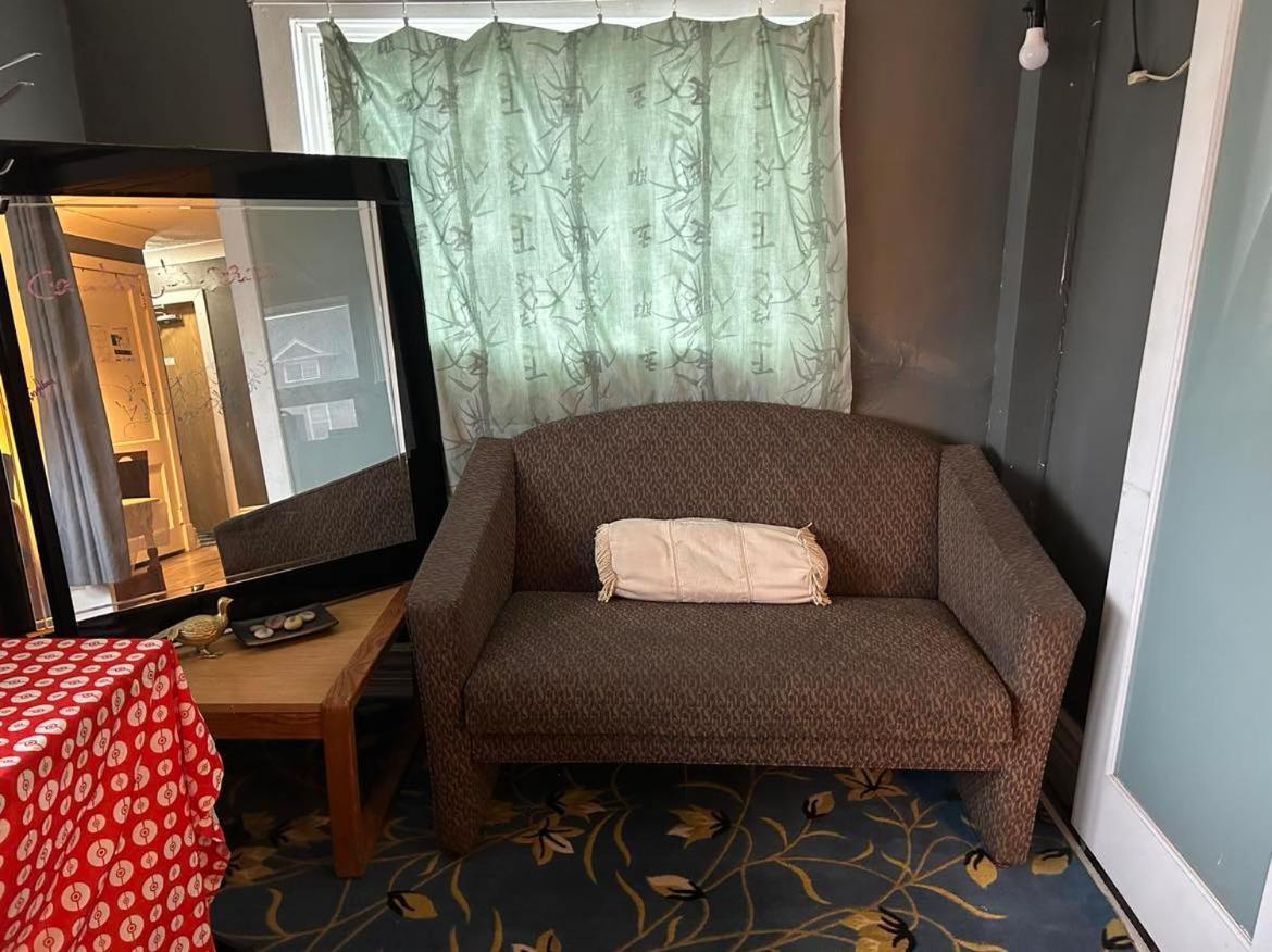 Maryland Homestay In Winnpeg Downtown Winnipeg Room photo